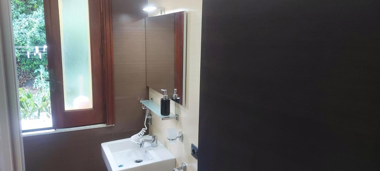 Stanza In Villa Con Giardino Con Box Doccia Idromassaggio Rent A Car Aci Bonaccorsi Экстерьер фото
