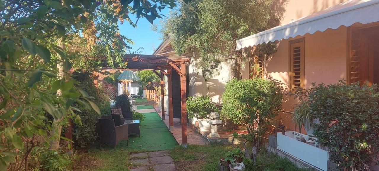 Stanza In Villa Con Giardino Con Box Doccia Idromassaggio Rent A Car Aci Bonaccorsi Экстерьер фото